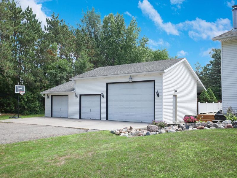 19470 Bauer Cir, Hastings, MN 55033