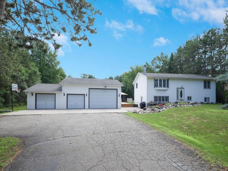 19470 Bauer Cir, Hastings, MN 55033