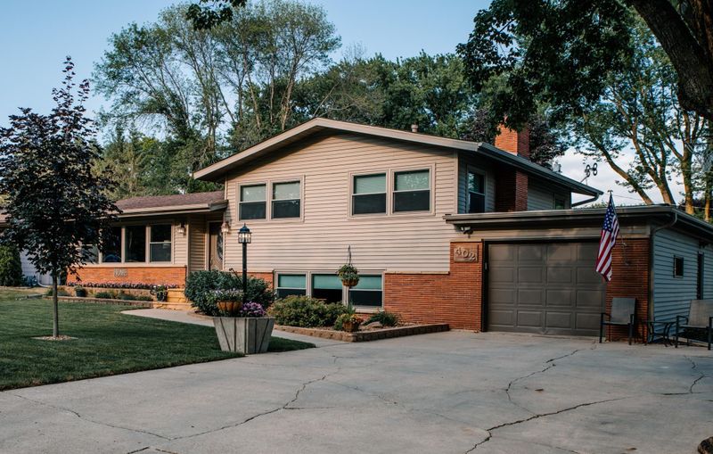 402 7th Ave NW, Kasson, MN 55944
