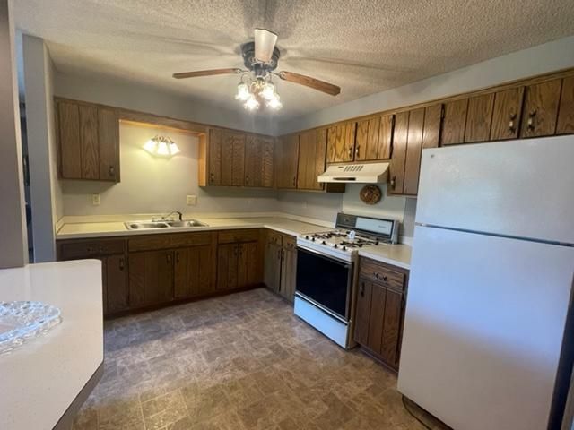 7911 85th Ct N, Brooklyn Park, MN 55445