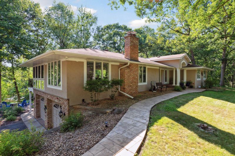 2 Sandpiper Ln, North Oaks, MN 55127