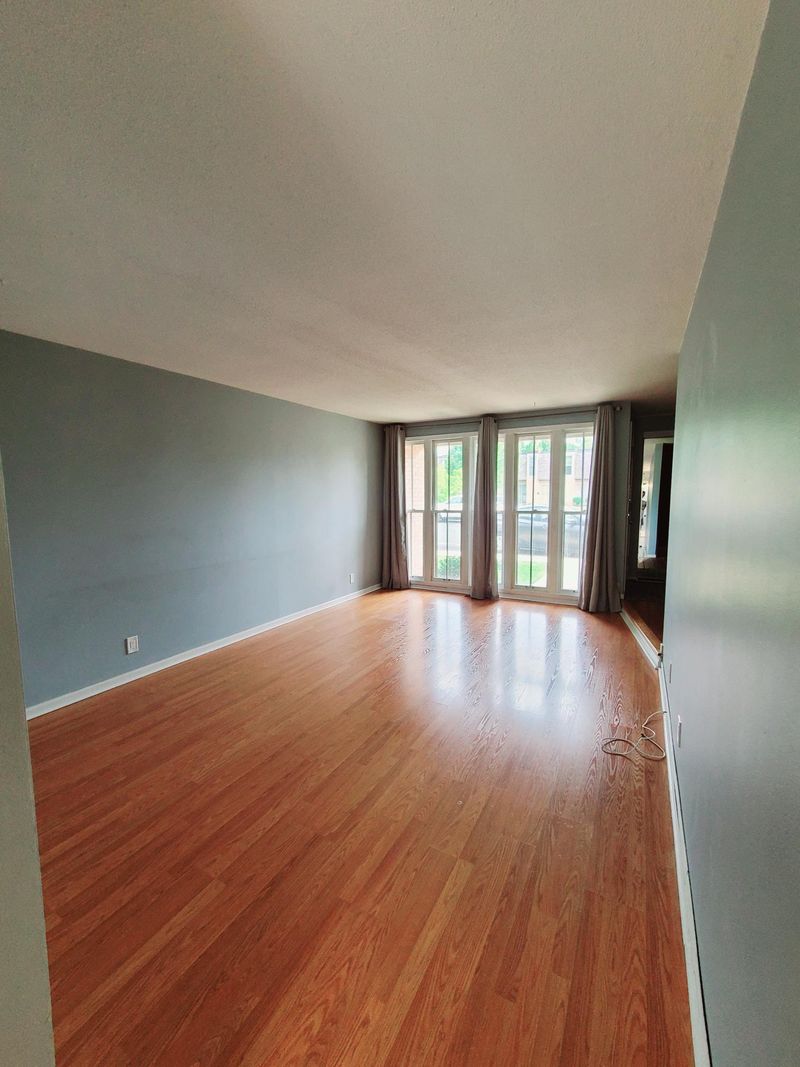 6371 Barrie Rd, Edina, MN 55435