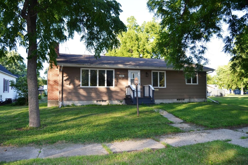 401 11th St, Heron Lake, MN 56137