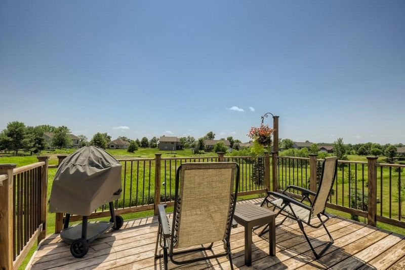 12711 315th St, Lindstrom, MN 55045