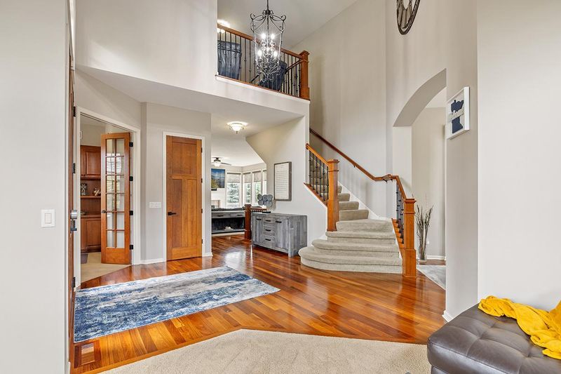 9924 Trails End Rd, Chanhassen, MN 55317