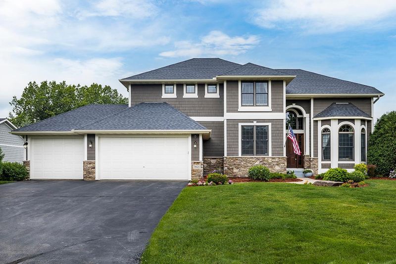 9924 Trails End Rd, Chanhassen, MN 55317
