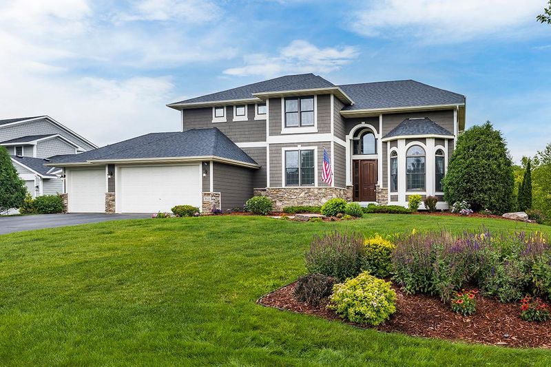 9924 Trails End Rd, Chanhassen, MN 55317
