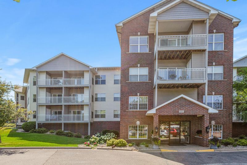 2231 Penn Pl #110, North Saint Paul, MN 55109