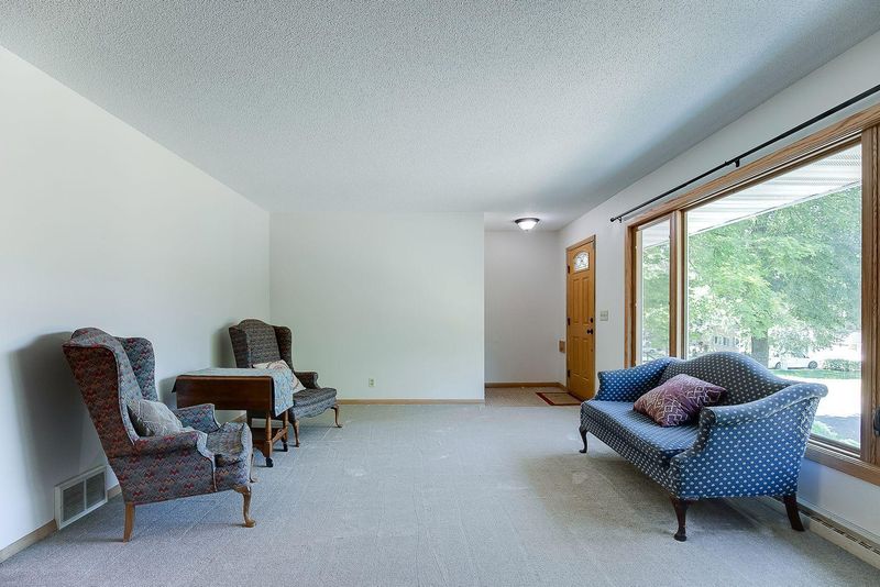 5933 Hackmann Ave NE, Fridley, MN 55432