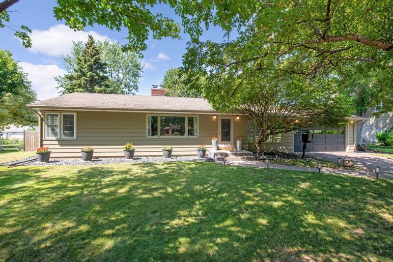 1409 Ryan Ave W, Roseville, MN 55113