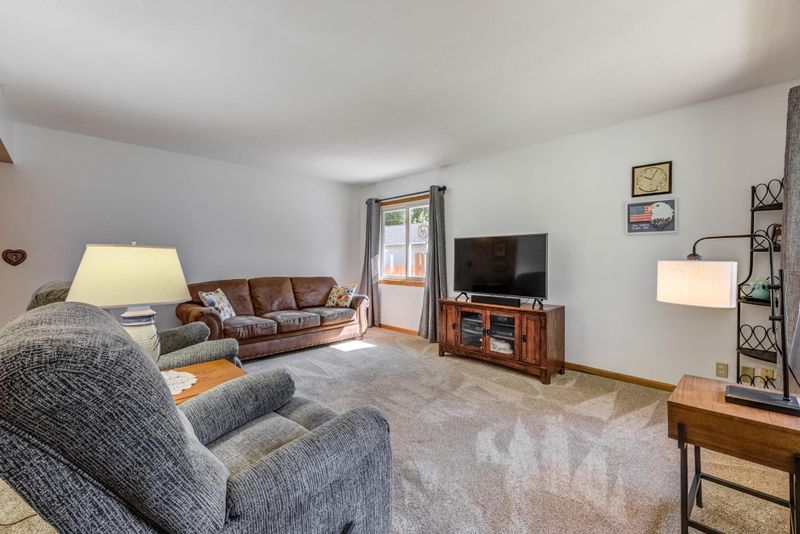 2421 County Road F E, White Bear Lake, MN 55110