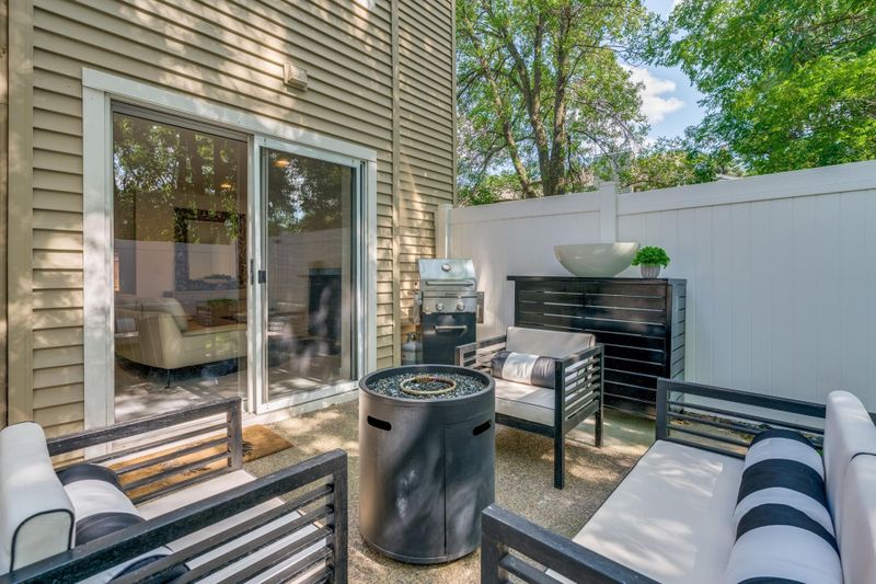 5522 Sanibel Dr, Minnetonka, MN 55343