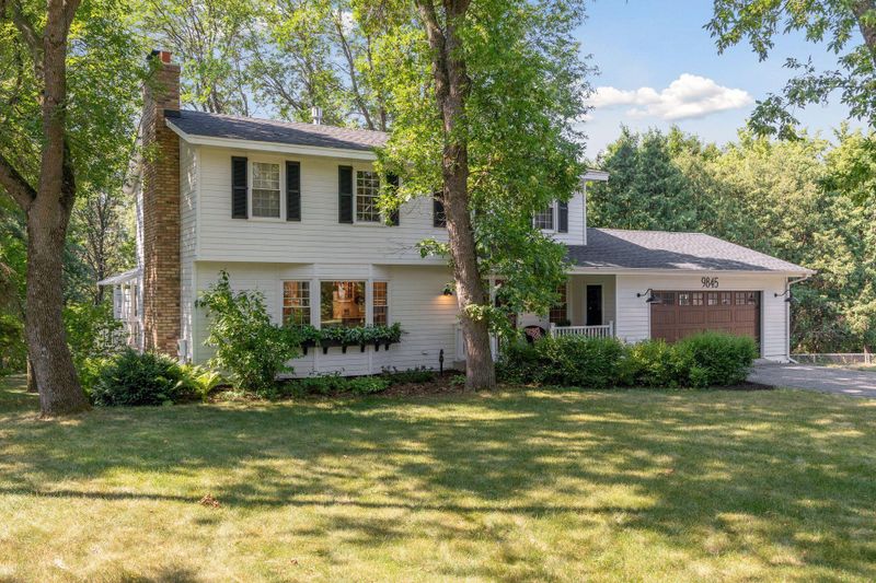 9845 Bluff Rd, Eden Prairie, MN 55347