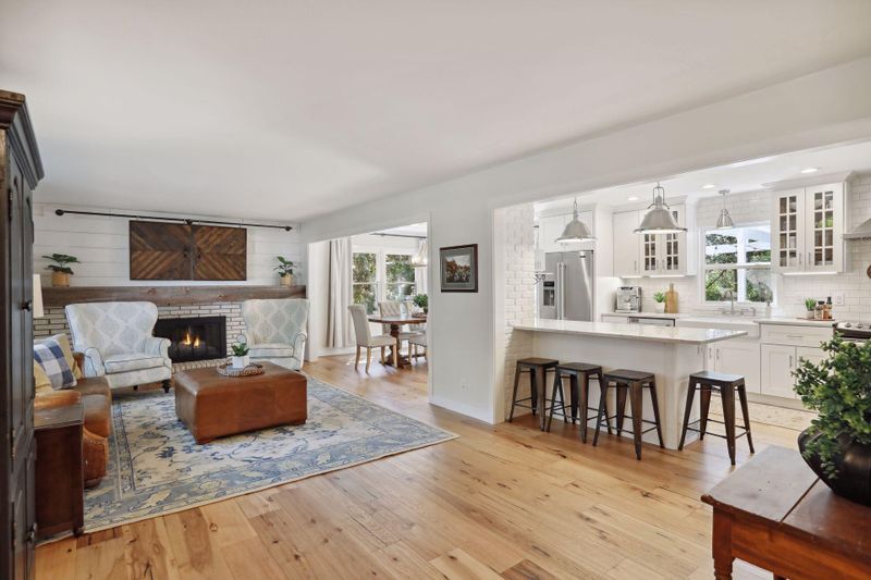 9845 Bluff Rd, Eden Prairie, MN 55347