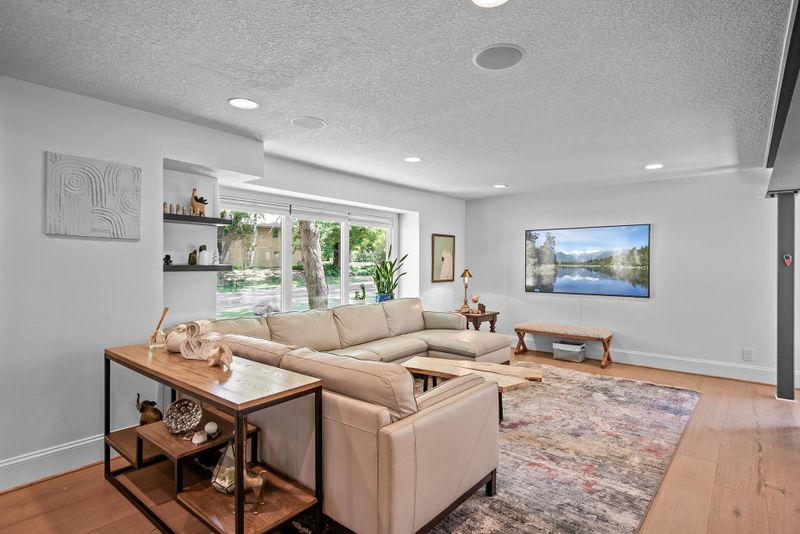 6012 Medicine Lake Rd, Crystal, MN 55422