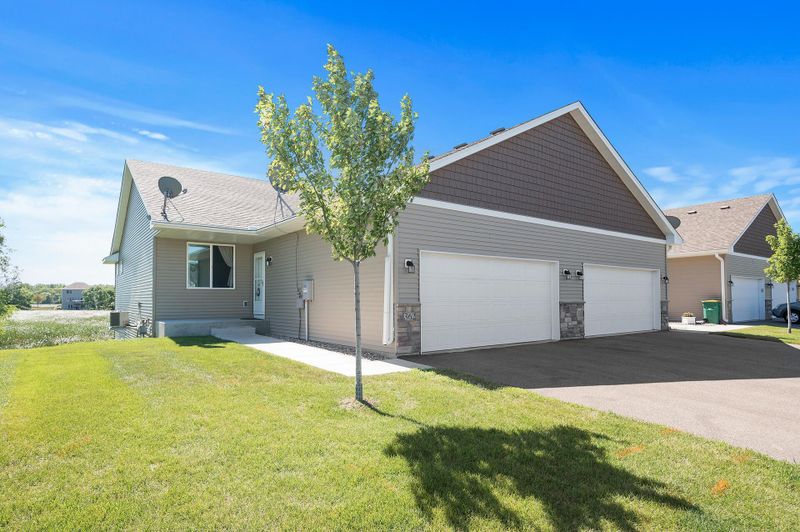 362 Meadow Ln, Norwood Young America, MN 55397