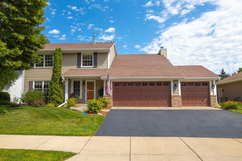 5448 Dufferin Dr, Savage, MN 55378