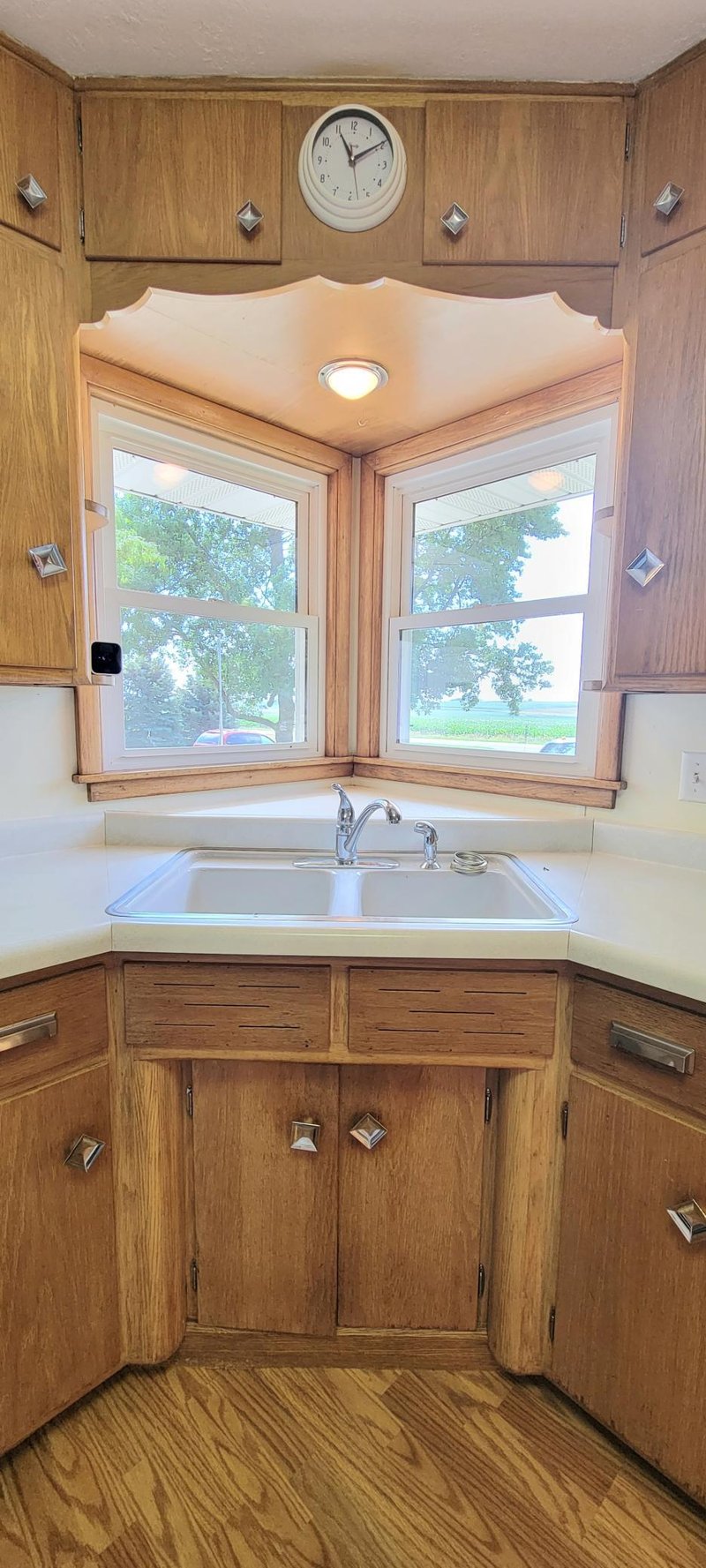 600 1st St E, Jasper, MN 56144