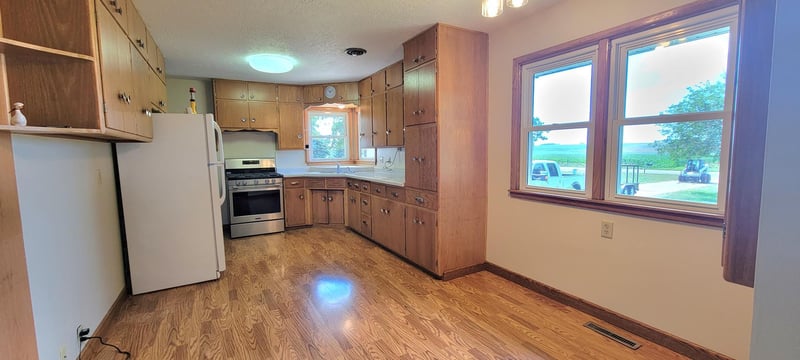 600 1st St E, Jasper, MN 56144