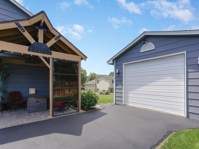 9641 Penn Ave N, Brooklyn Park, MN 55444
