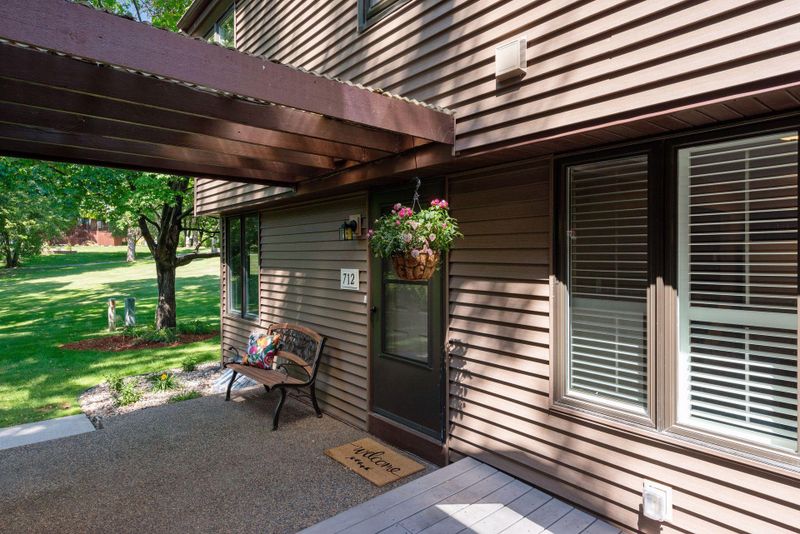 112712 Hundertmark Rd #8E, Chaska, MN 55318