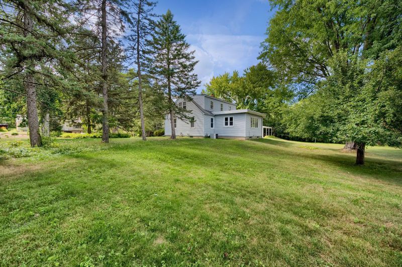 2925 Hallmark Ave N, Oakdale, MN 55128