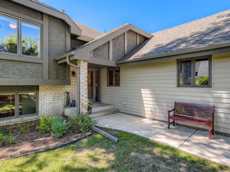 1305 W 158th St, Burnsville, MN 55306