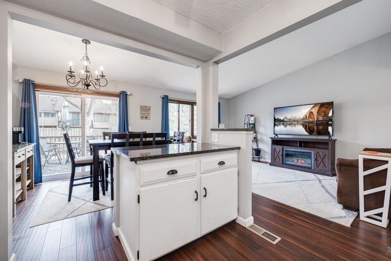 8250 Cypress Ln, Eden Prairie, MN 55347