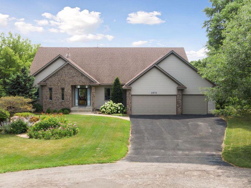 2573 Haller Ln E, Maplewood, MN 55119