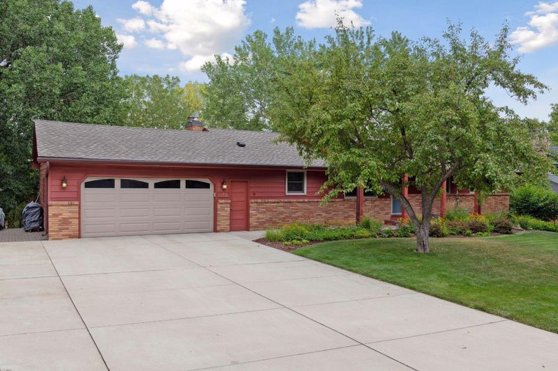 6975 Mariann Dr, Eden Prairie, MN 55346