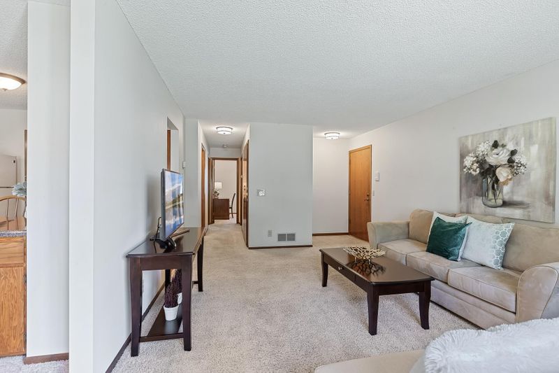 12 Marie Ave E #B, West Saint Paul, MN 55118