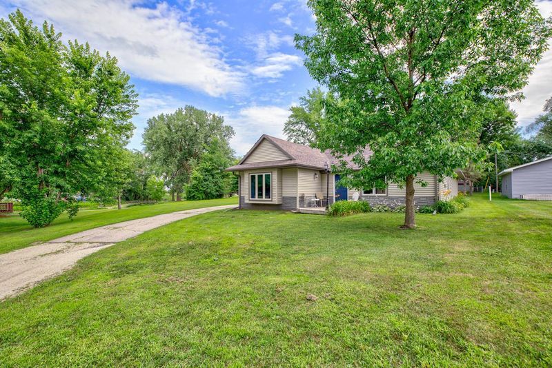 202 E Franklin St, Morristown, MN 55052