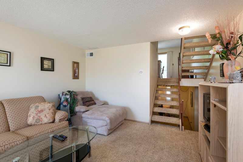 5632 Brookdale Dr N, Brooklyn Park, MN 55443