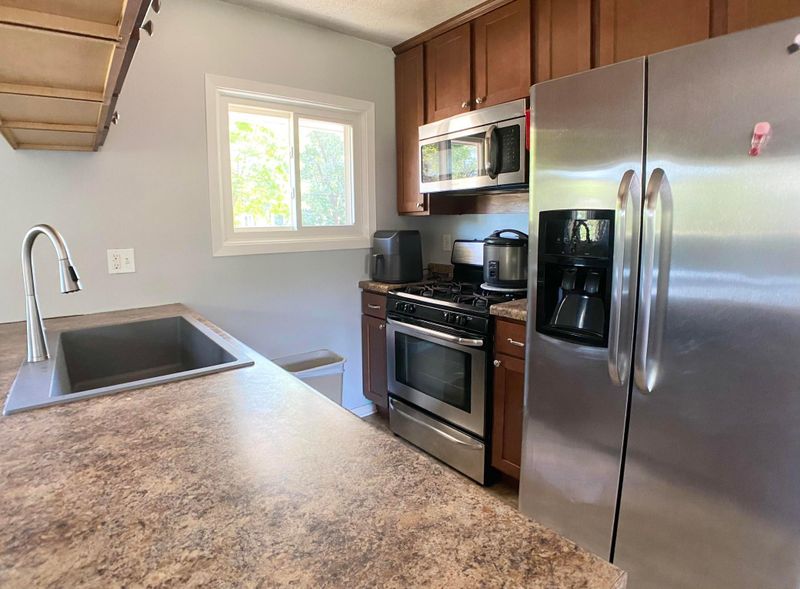 7841 Newton Ave N, Brooklyn Park, MN 55444