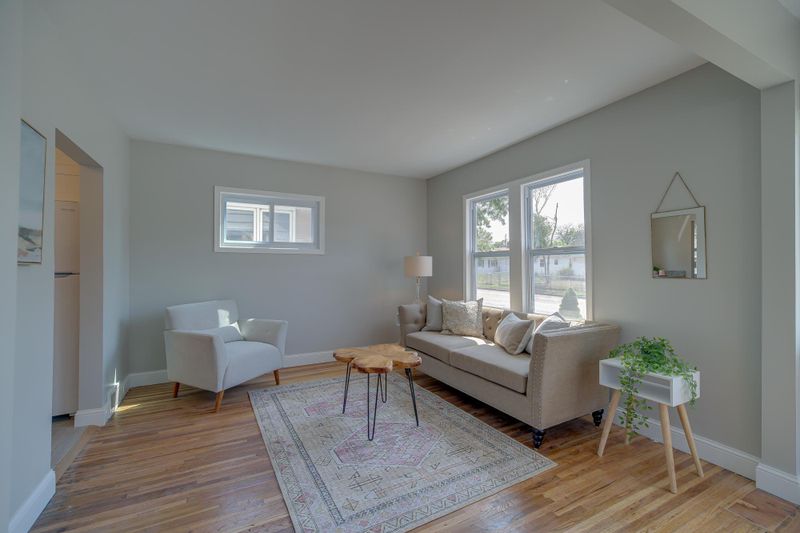 5152 Bryant Ave N, Minneapolis, MN 55430