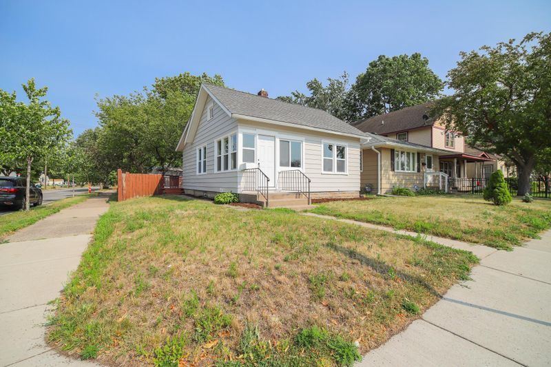 5152 Bryant Ave N, Minneapolis, MN 55430