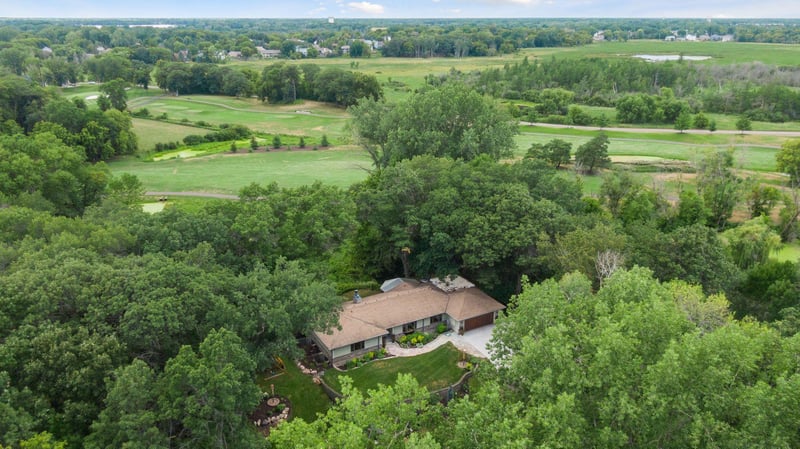 9 Spyglass Rd, Dellwood, MN 55110