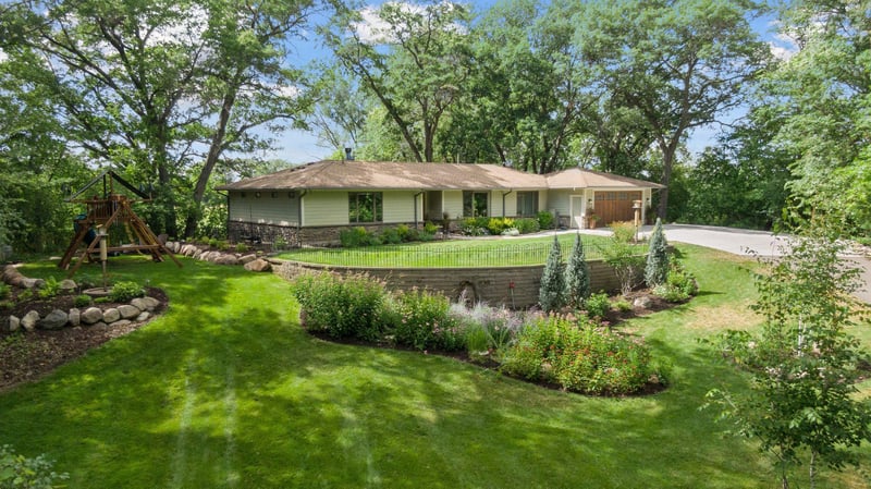 9 Spyglass Rd, Dellwood, MN 55110
