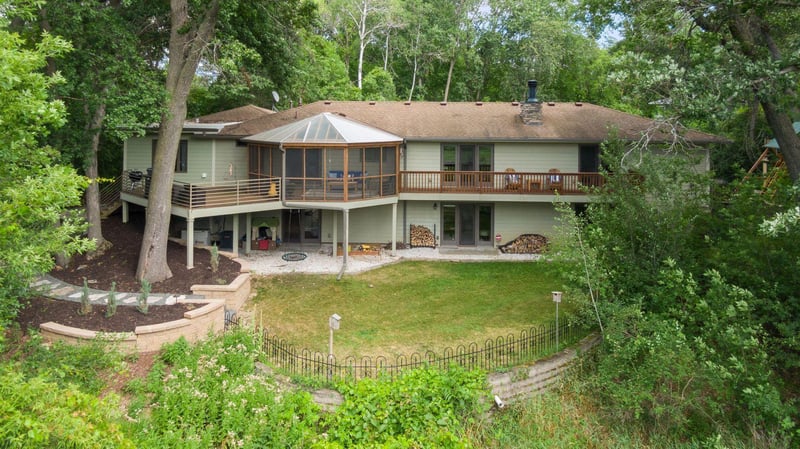9 Spyglass Rd, Dellwood, MN 55110