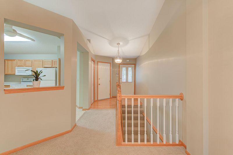 9786 Yucca Ln N, Maple Grove, MN 55369