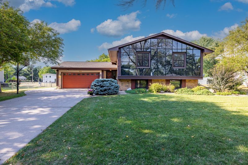 365 Brooks Ave W, Roseville, MN 55113