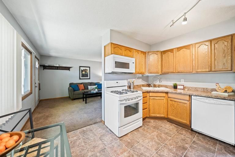 1652 Mclean Ave, Saint Paul, MN 55106