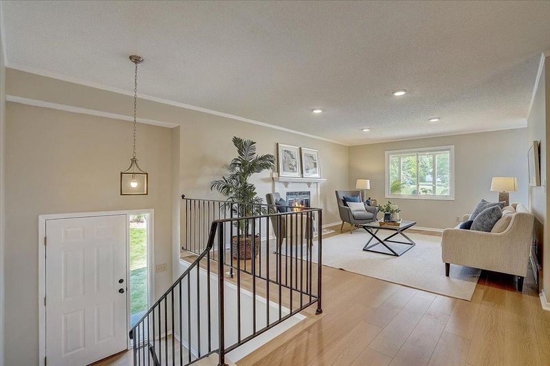 5193 Beachside Dr, Minnetonka, MN 55343