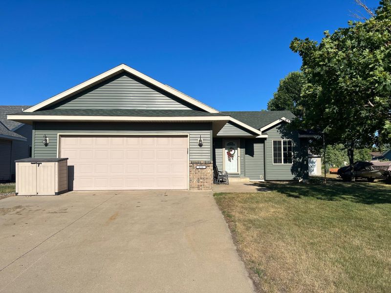 616 Pleasant View Ln N, Litchfield, MN 55355