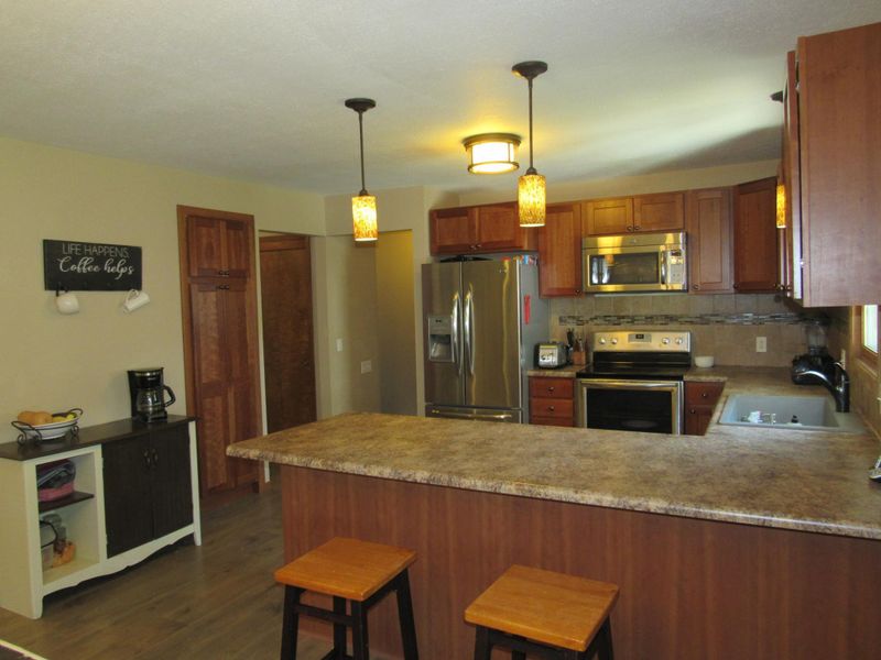 101 Oak Knoll Ct, Blue Earth, MN 56013