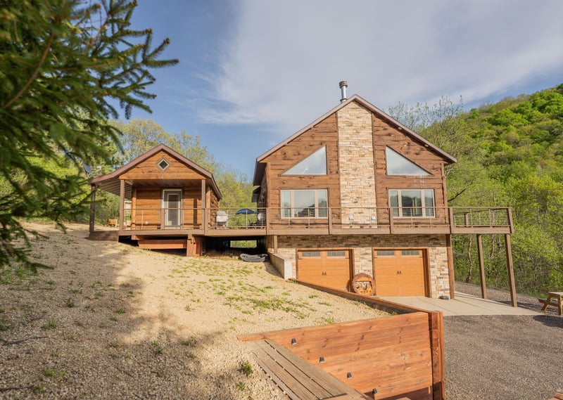 W2130 Mike Varenick Rd, Alma, WI 54610