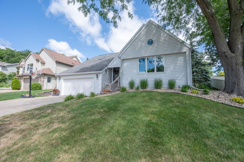 609 Fireside Ln SW, Rochester, MN 55902