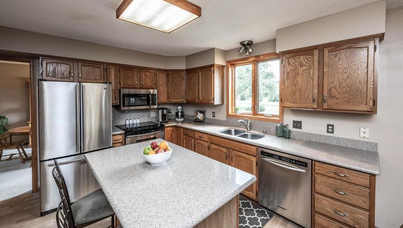 4664 Fairway Hills Dr, Eagan, MN 55123