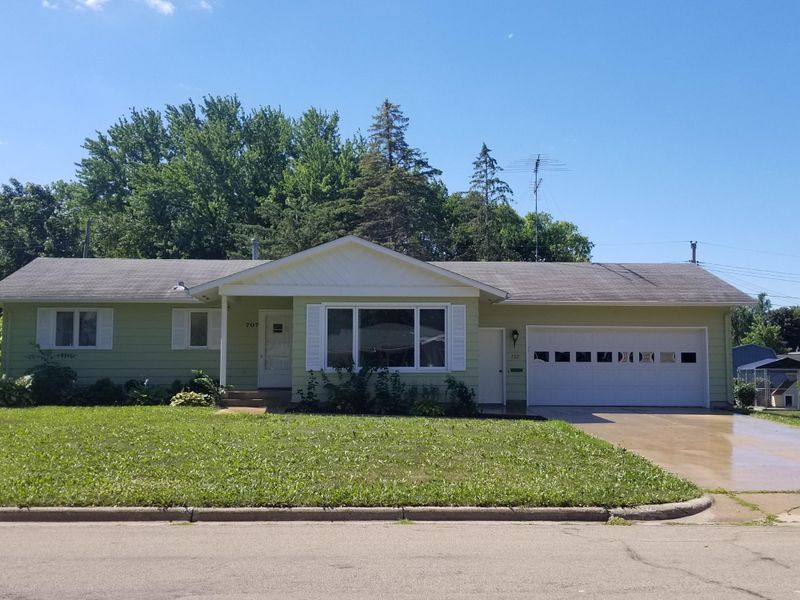 707 Tatepaha Blvd, Faribault, MN 55021