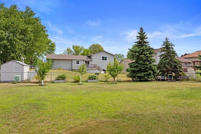 6916 90th Ave N, Brooklyn Park, MN 55445